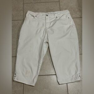Gloria Vanderbilt Size 16 “Amanda” Capri Pants